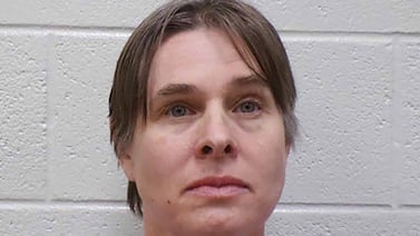 Dueña de un restaurante fue detenida por presunto envenenamiento de clientes