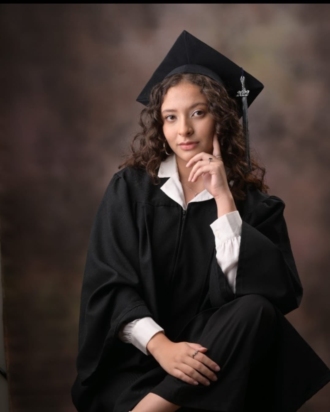 A sus 20 años, Karina Artavia Calvo ya tiene la mirada puesta en el cielo… pero no por distraída, sino porque su sueño es ver despegar un cohete hecho por manos ticas.