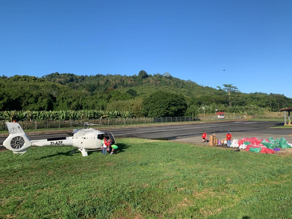 Desde el 13 y hasta el 20 de diciembre, Obras del Espíritu Santo, lideradas por el sacerdote Sergio Valverde, recorrió todo el país repartiendo jamita y regalos a 35 mil niños.