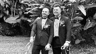 Periodista Josué Sánchez revela cómo conoció a su esposo un día después del “sí acepto”