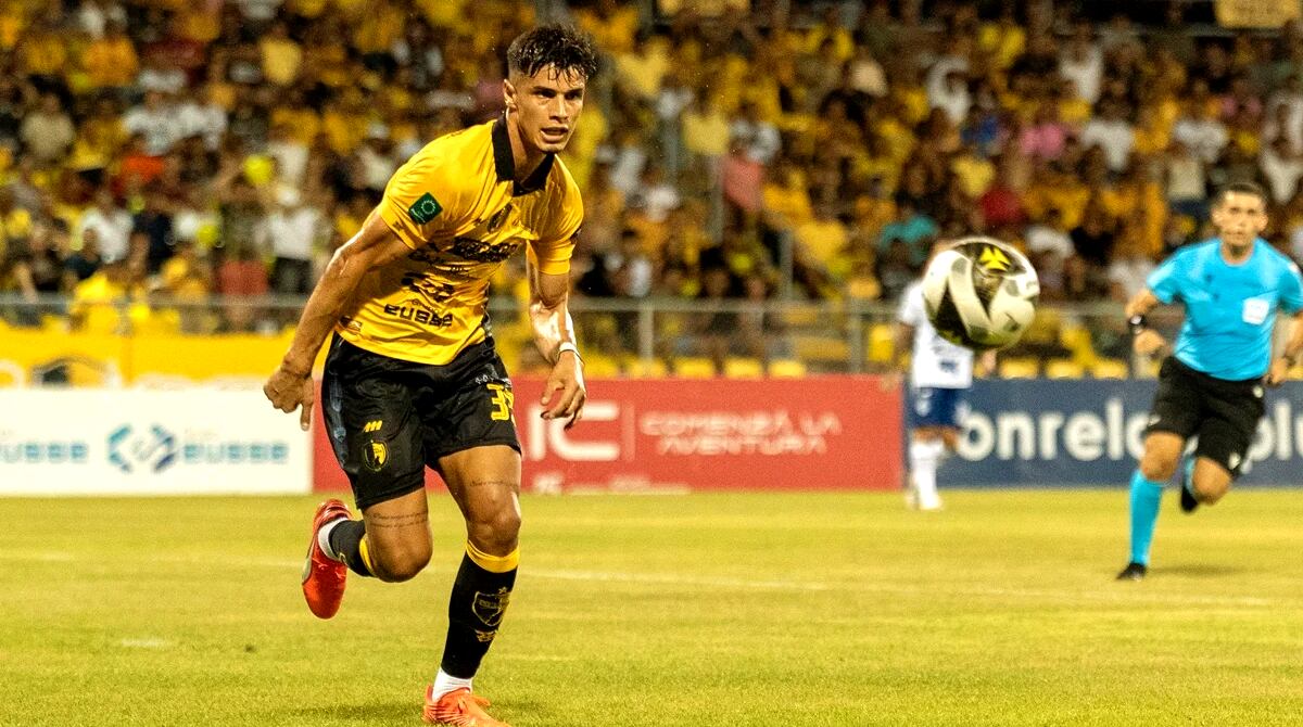 Fernando Lesme delantero de Liberia