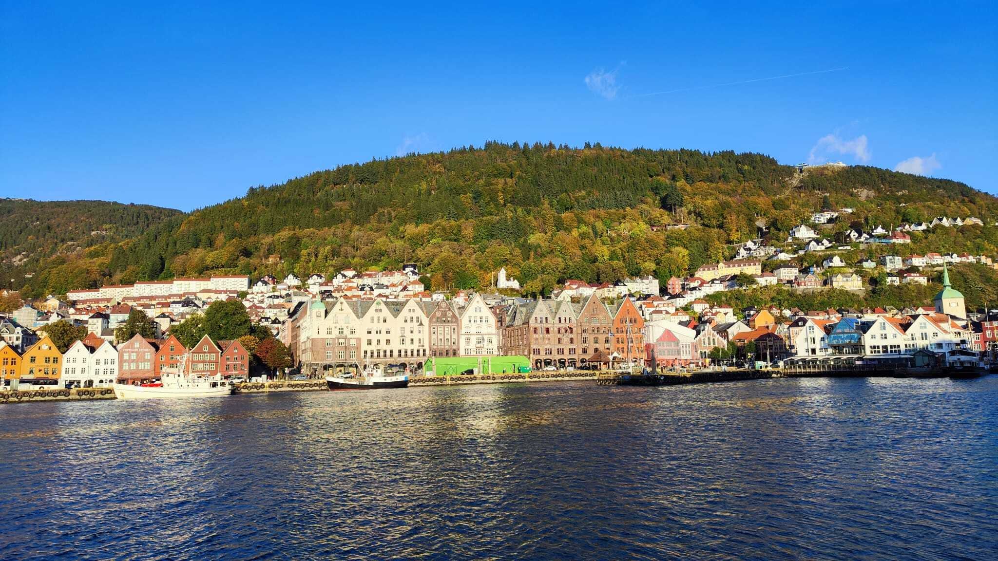 Bergen es una preciosa ciudad que esconde más de lo que aparenta y se mantiene bajo alerta nuclear. Foto: Cortesía Greivin Sibaja.
