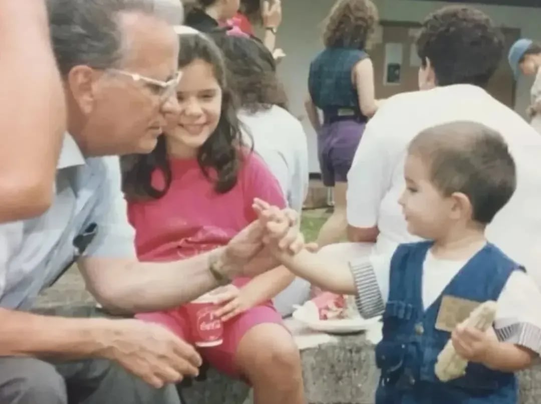 Daniel Céspedes, periodista de Buen día, contó que sus abuelos ya fallecieron. La última de ellas fue su abuela materna.