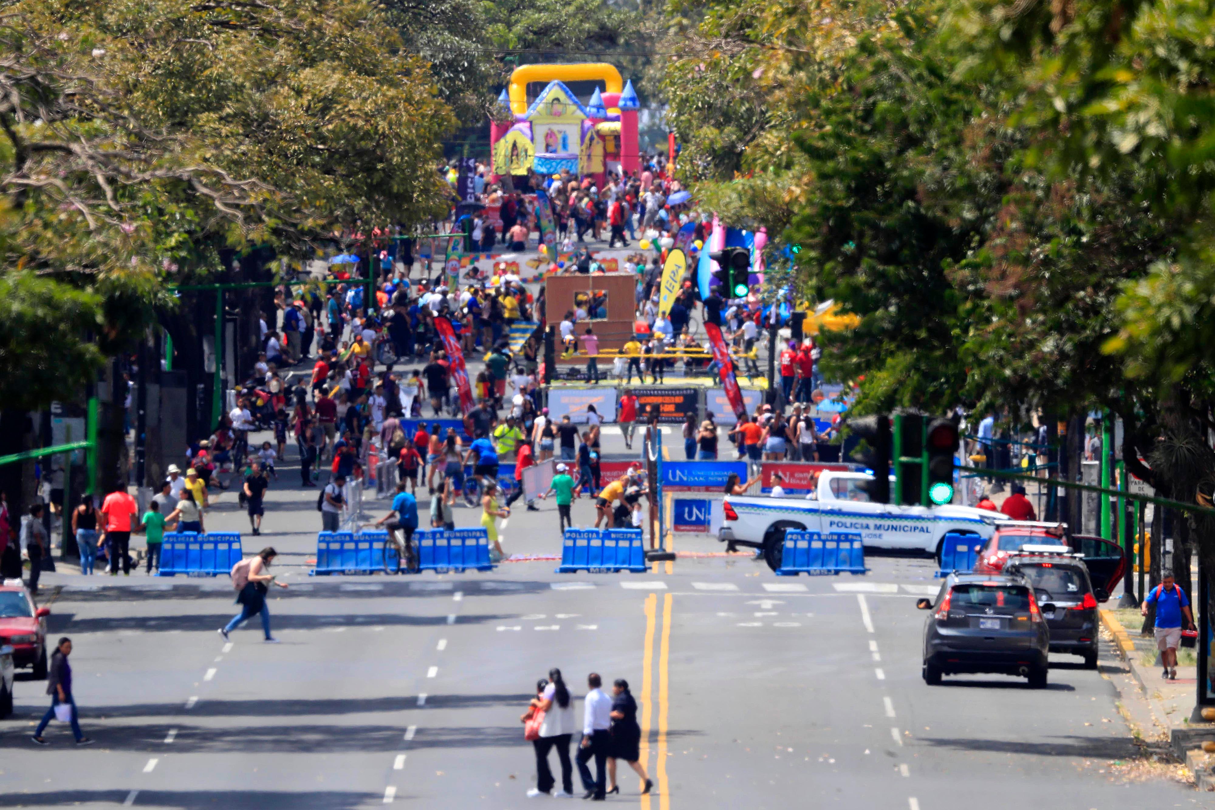 18/02/2024    Paseo Colón. Regresaron las actividades al aire libre denominados, Domingos Familiares sin Humo. Piscinas, sesiones de fotos familiares, shows de la Policía Canina de la Municipalidad de San José y mucho más formaron parte de la agenda, sin faltar la participación de las mascotas. Foto: Rafael Pacheco Granados