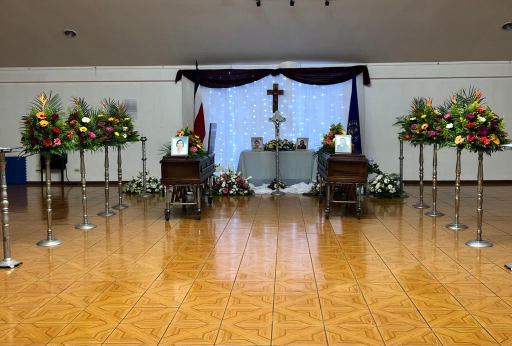 Funeral de funcionarios del hospital de San Vito fallecidas en vuelvo de ambulancia. Foto cortesía San Vito Televisión.