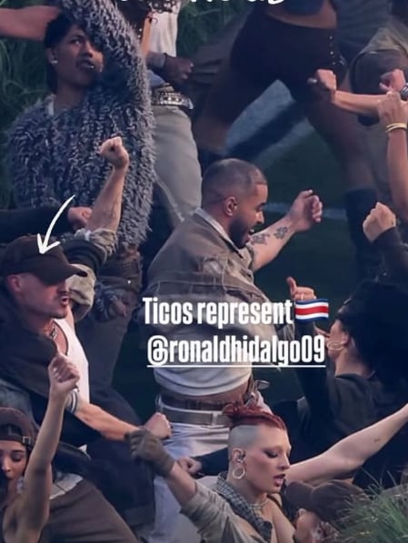 Rónald Hidalgo, bailarín costarricense que participó en el Super Bowl en el show de Bad Bunny.