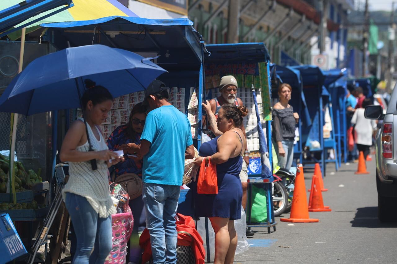 El sorte de números bajos de los chances ha provocado una venta loca en todo el país y así lo confirmó el lente de nuestro compañero fotógrafo, Rafael Pacheco, la mañana de este viernes 31 de mayo en Cartago
