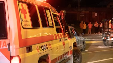 Hombre fue a sacar la basura y terminó en hospital
