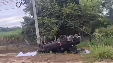 Hombre pierde la vida en violento choque contra un poste en Guanacaste