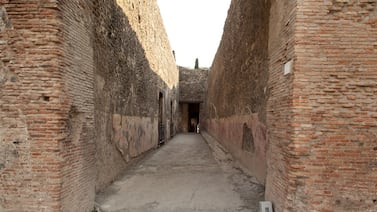 Nueva tecnología descubre qué decían realmente los grafitis de Pompeya (y no es nada santo)