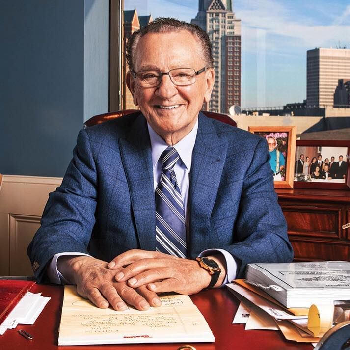 “el juez más amable del mundo”. Su nombre, Frank Caprio. Lamentablemente les informamos que falleció hoy a la edad de 88 años.