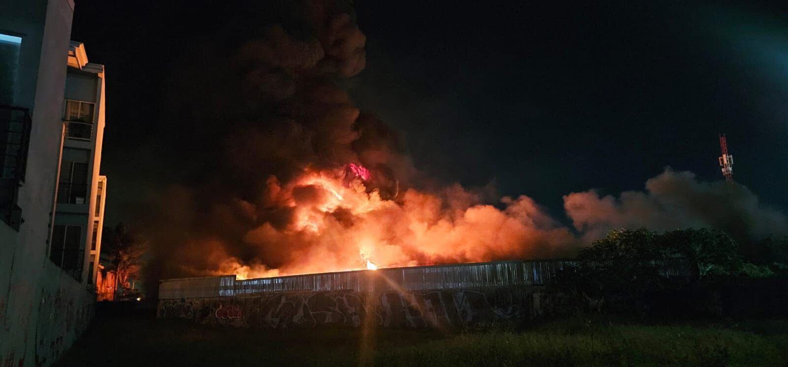 Incendio en Montes de Oca la noche del lunes 20 de enero del 2025. Foto: Cortesía