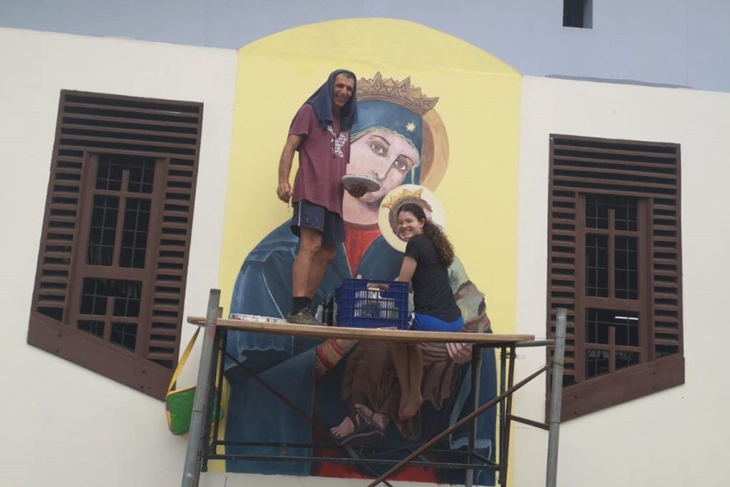Una belleza de pintura recibe ahora a los feligreses que visitan el templo Nuestra Señora del Perpetuo Socorro, en Florencia de San Carlos.
