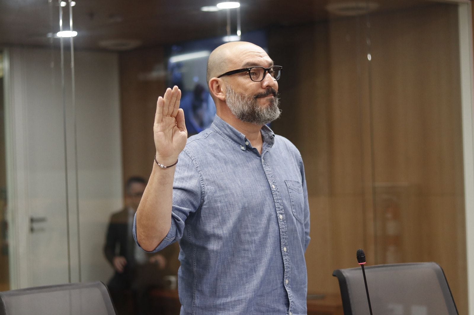 El productor audiovisual es juramentado por la Comisión de la Asamblea Legislativa que contrata los contratos del Sinart. Foto: Lilly Arce