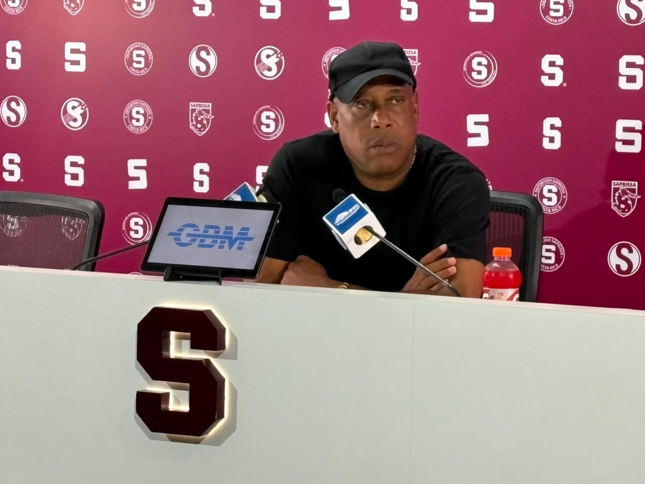 Conferencia de prensa de Hernán Medford en el Saprissa.