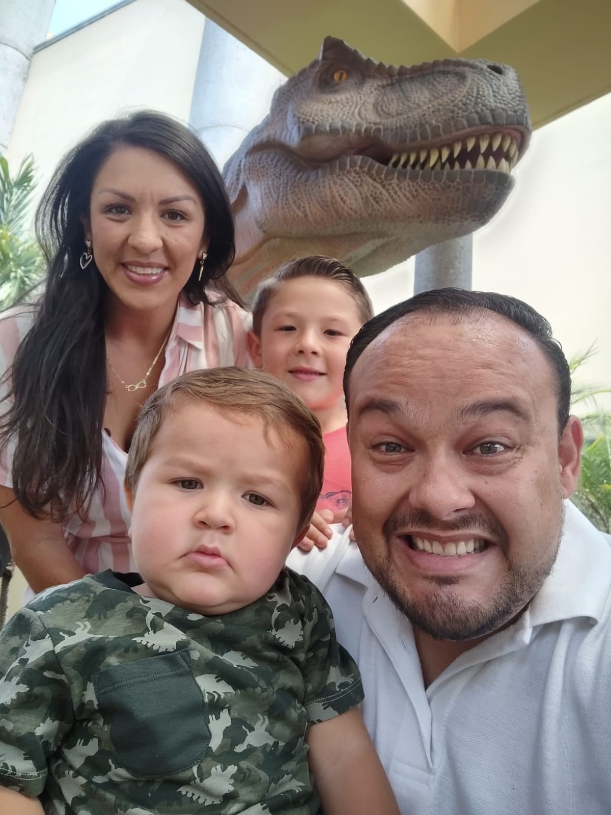 David Jiménez Argüello es un bebé que el próximo 18 de setiembre cumple sus dos añitos, pero ya de qué hablar en redes sociales porque sale en videos en los cuales demuestra que se sabe las banderas de más de 60 países.
