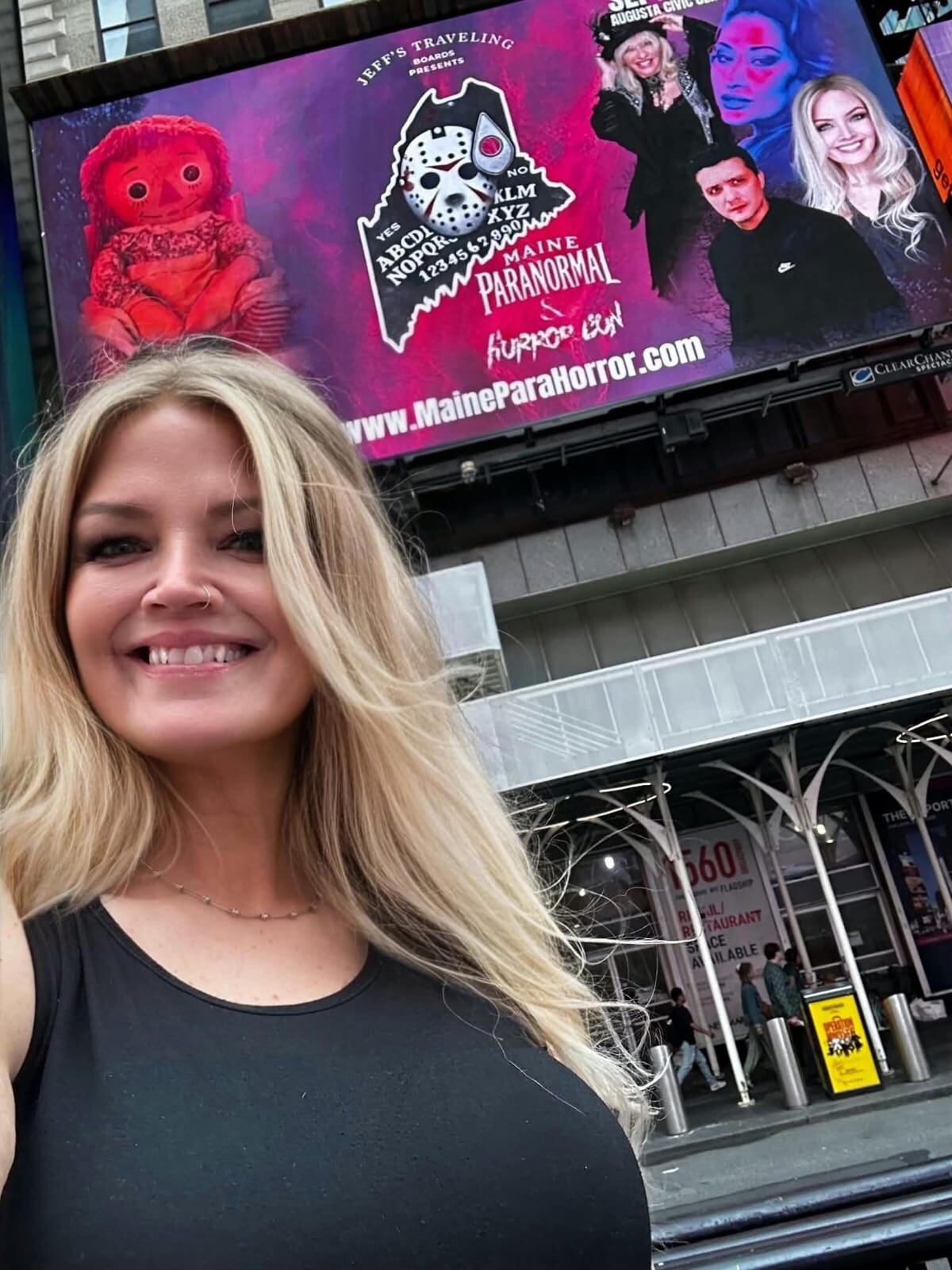 Gracias a los amigos de Investigación ParanormalCR, logramos establecer contacto hasta Estados Unidos con una experta en demonios que hace giras con la muñeca maldita Annabelle. El investigador paranormal tico, Israel Barrantes, ubicó a la demonóloga y nos ayudó con las preguntas.