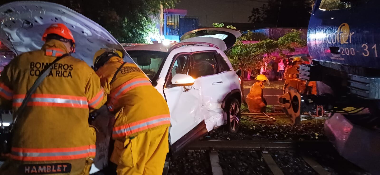 Una persona resulto herida al chocar contra el tren