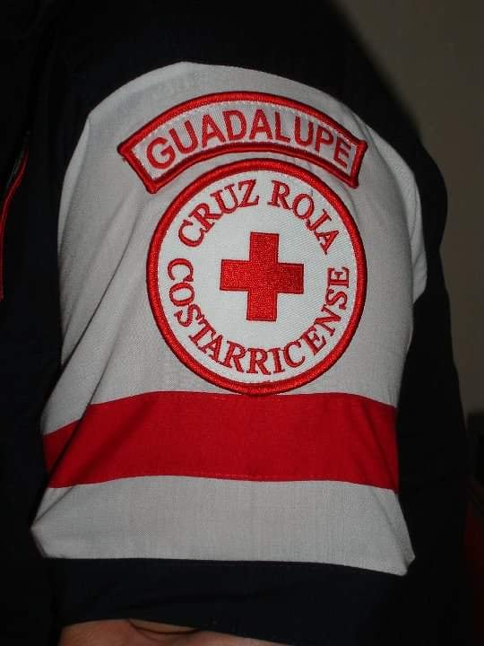 Dyanne Marenco González, cruzrojista voluintaria desde los 15 años, es la primera mujer, en los 136 años que tiene de existir en Costa Rica la Cruz Roja, que es nombrada presidenta de la institución. En la foto con doña Betty Trejos Guerrero, la abuelita quien también es voluntaria