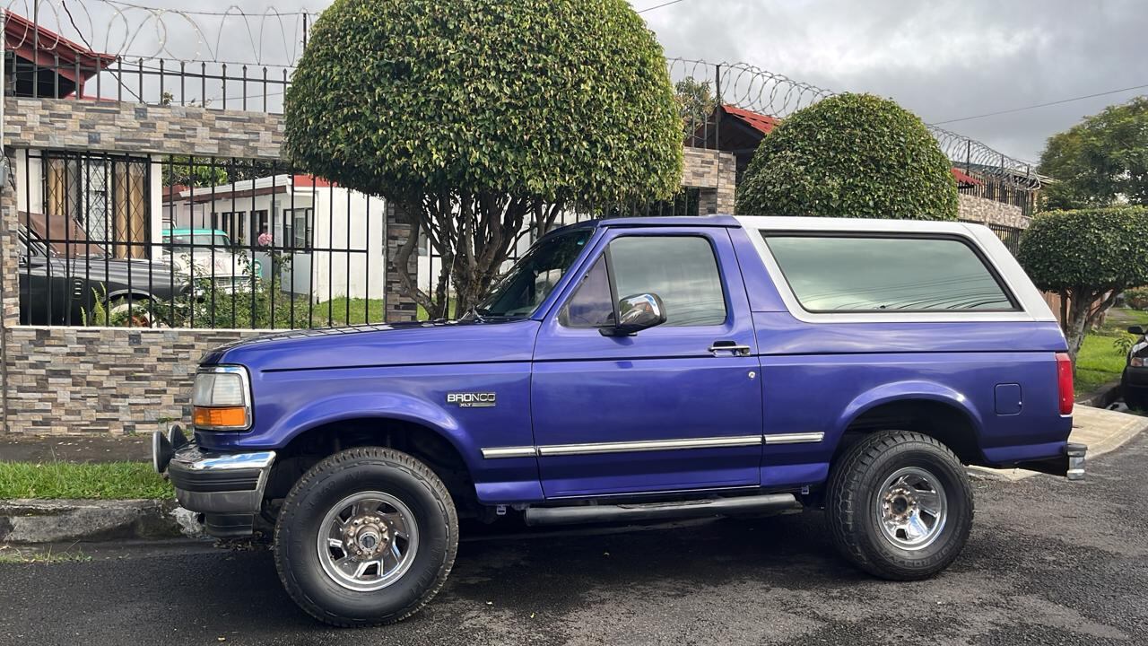 Óscar Gómez es el feliz dueño de un Ford Bronco del año 1995. Cortesía.