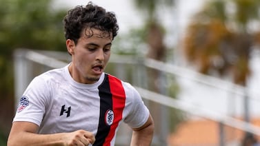 Tico es futbolista en la cuarta división de Estados Unidos y periodista de ESPN