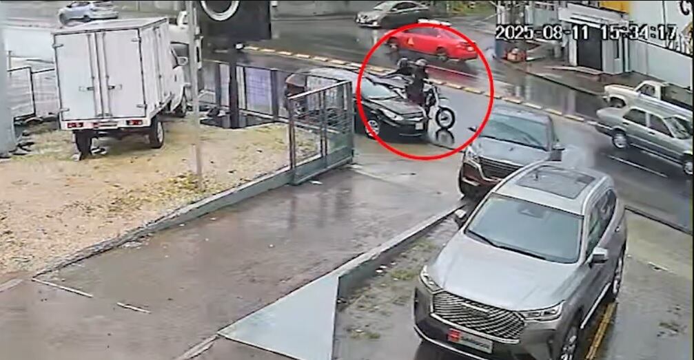 Una cámara de seguridad captó el momento del sangriento ataque.