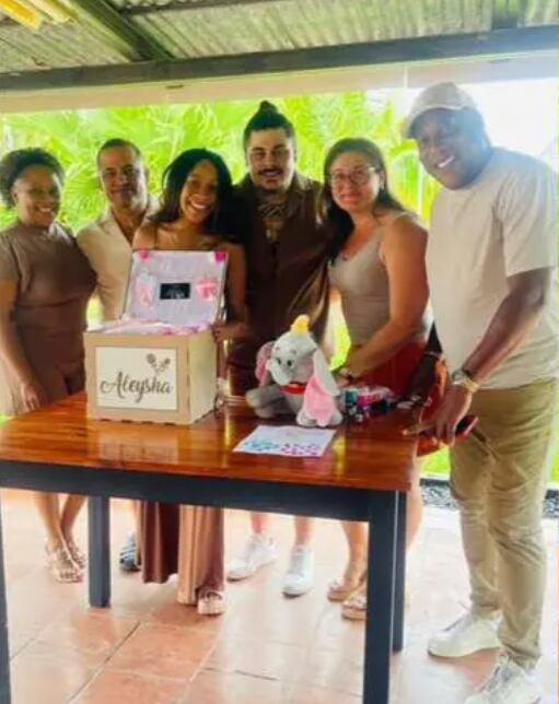 Hernán Medford se enteró este fin de semana que será abuelo de una niña.