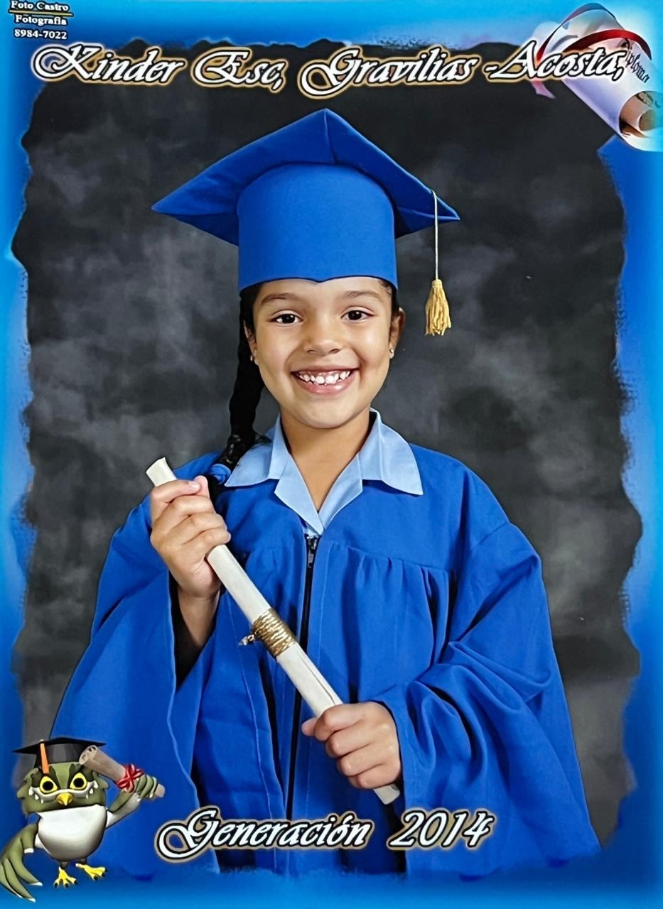 En Gravilias de Acosta, un pueblo rural al pie del cerro Dragón, rodeado de cafetales, ganado y cítricos, creció Deylin Masís Chinchilla, una joven de 17 años que se convirtió en orgullo nacional al obtener 900 puntos, la nota máxima, en el examen de admisión de la Universidad Nacional (UNA) para el ingreso 2026