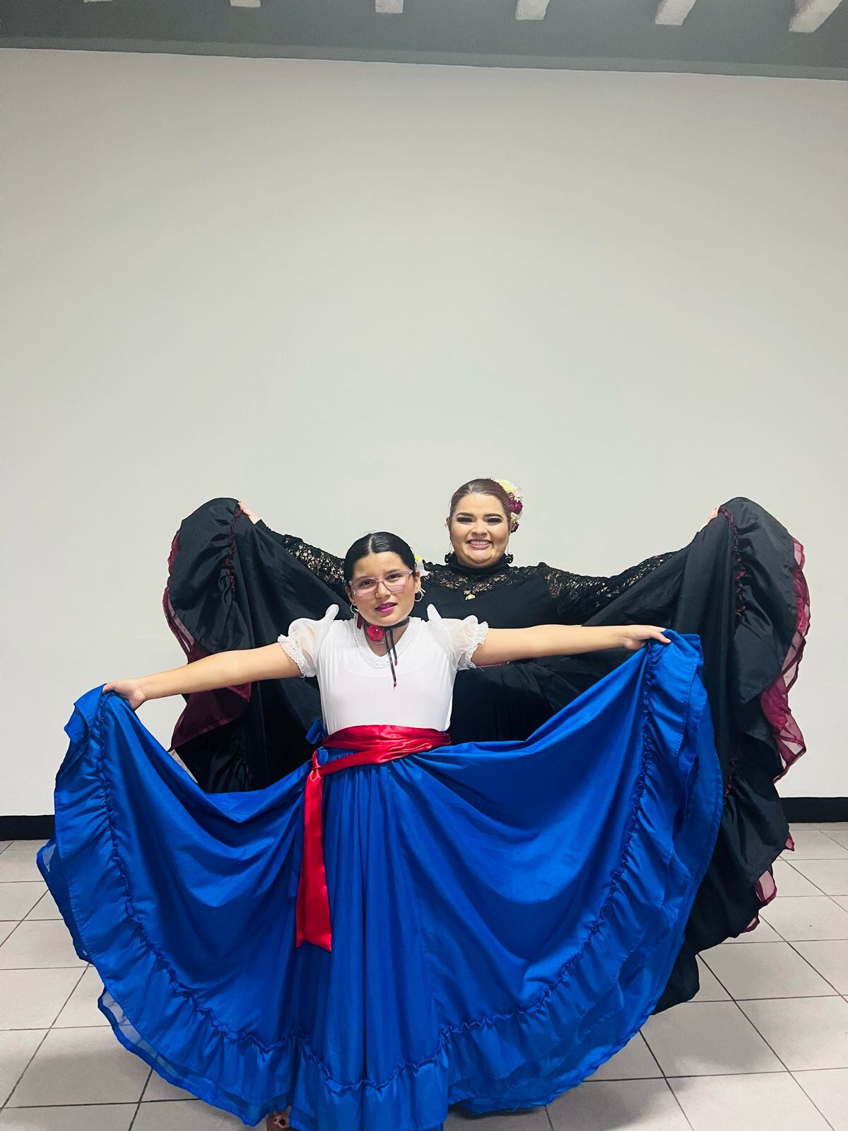 Melissa Uba rompe con los estereotipos y es la líder y coreógrafa de su propio grupo de baile folclórico. Cortesía.