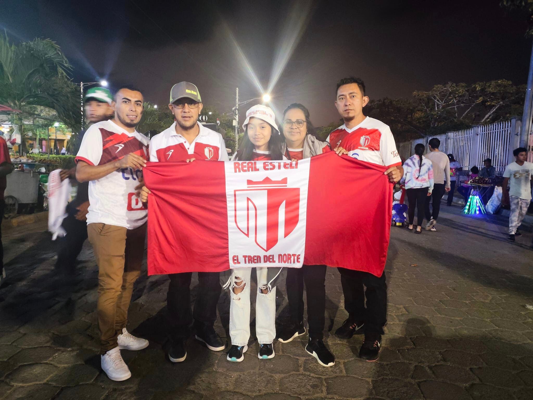 Los aficionados del Real Estelí no cabían de la felicidad por la victoria.