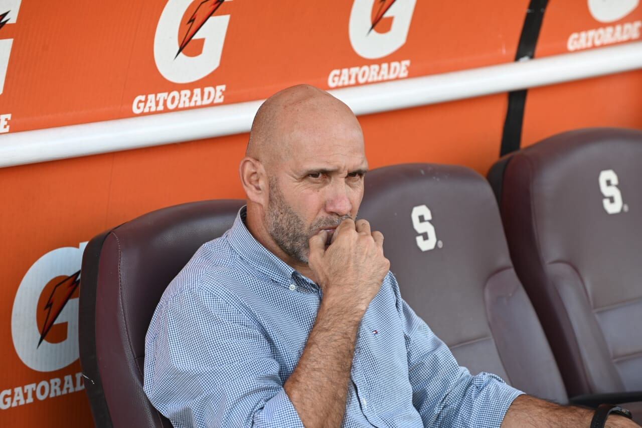 Juego entre Saprissa vs San Carlos en el estadio Ricardo Saprissa / foto Albert Marín