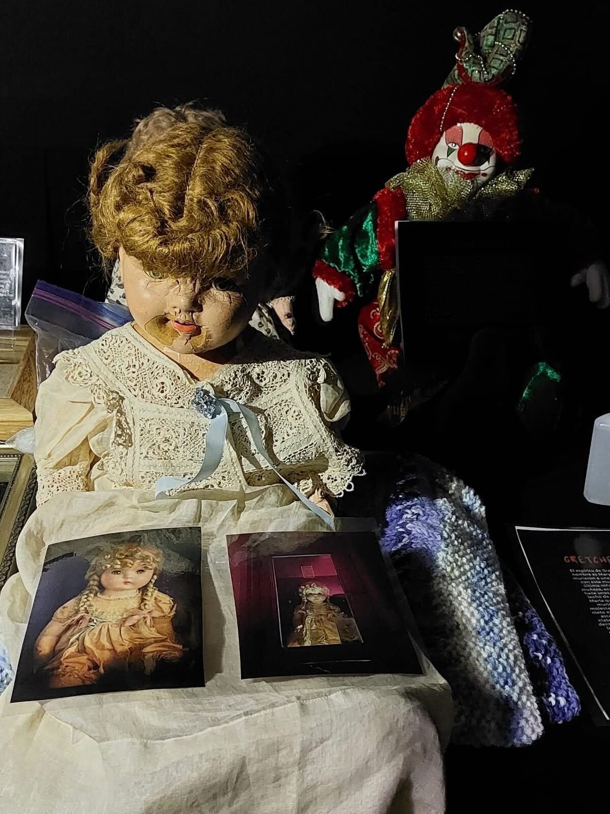 Desde que Dan Rivera, el famoso guardián de la muñeca maldita, Annabelle, murió en circunstancias que aún no se explican del todo, el tico Israel Barrantes anda con el agua bendita en una mano y la medalla de San Benito en la otra. “Fue en el Paracom 2022, en un cine de San José. Yo fui el único que se animó a tocar a Gretchen, una muñeca muy cargada que vino desde Estados Unidos. En un especial que hizo Apple TV la llamaron la “Muñeca del Diablo”.