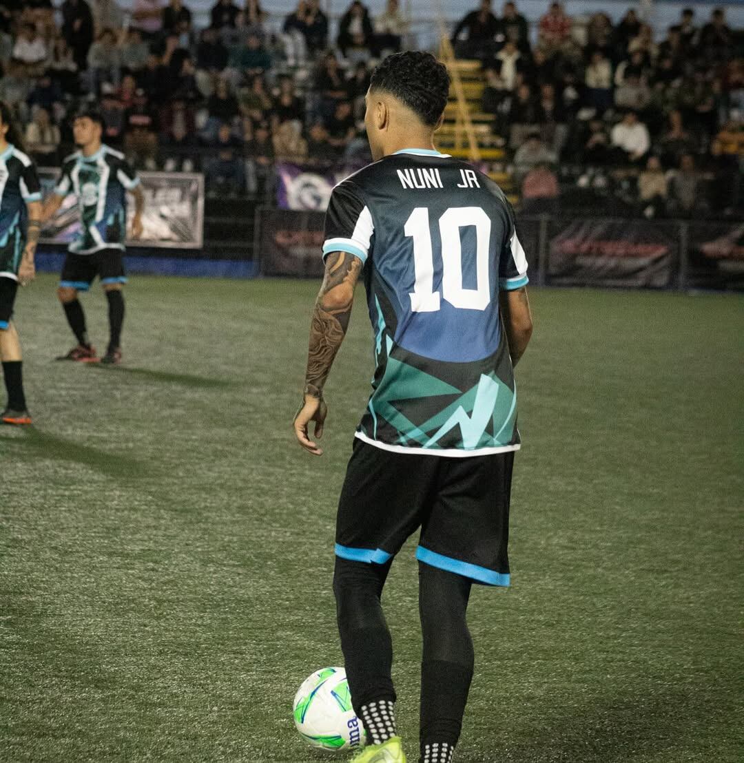 Churry es un influencer de Desamparados que combina el fútbol con la comedia y su estilo de vida. Instagram Churry.