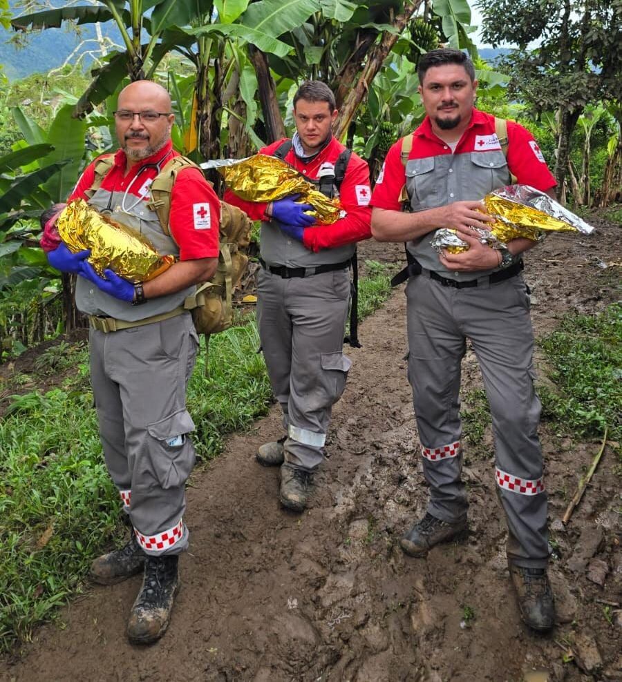 Cruzrojistas ayudaron a nacer a tres niños luego de caminar seis horas