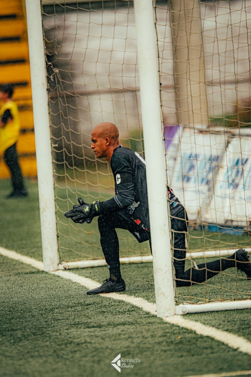 A Miguel Ajú le dieron un reconocimiento a pocas semanas de llegar al Sarchí de la Liga de Ascenso. Cortesía.