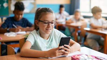 Uso de celulares en clases: la nueva medida del MEP para el curso 2026