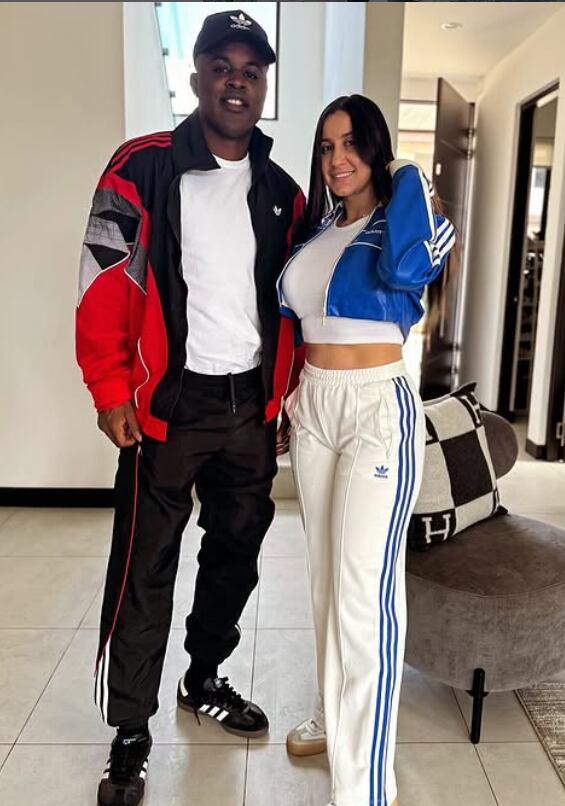 Joel Campbell y su esposa Fernanda Mora y sus hijos Brianna, Jayden y Alaia.