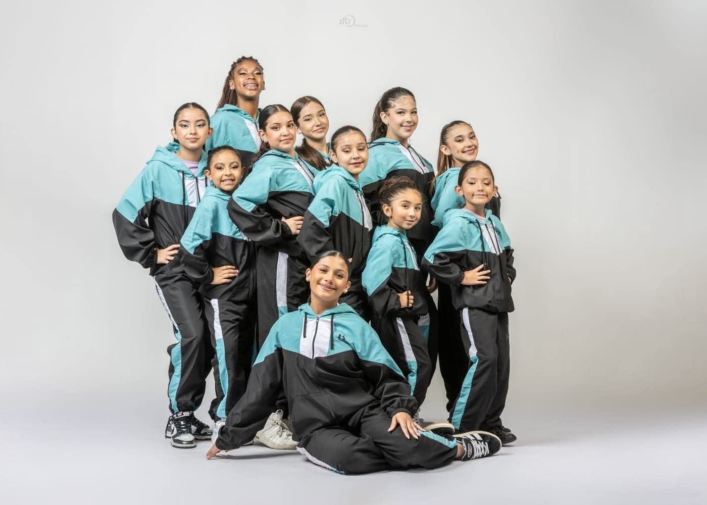 En Moravia hay una joven que no camina: baila. Se trata de Fiorella Agüero Chacón, una adolescente de 13 años que ha convertido su amor por el baile en un proyecto de vida que inspira a decenas de niñas.