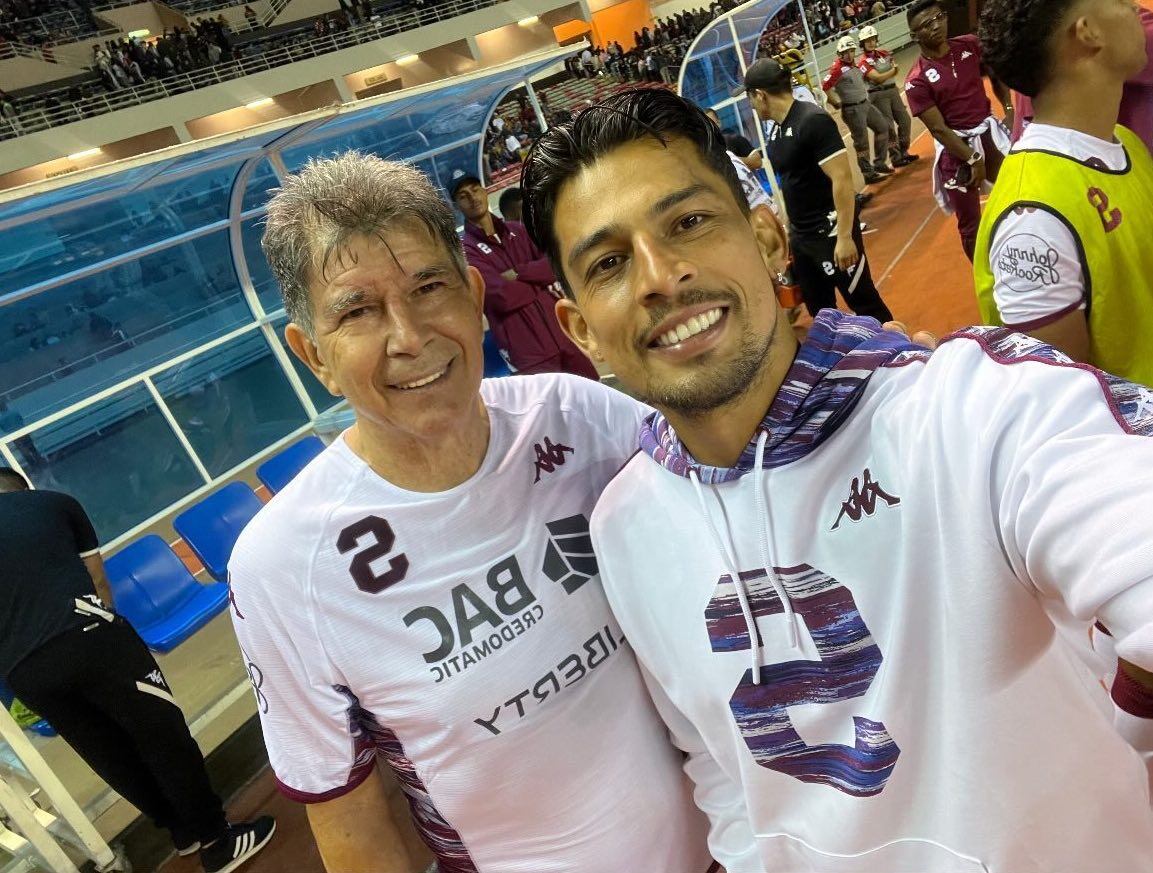 Hasta Ariel Rodríguez le pidió una foto para el recuerdo con Evaristo Coronado.