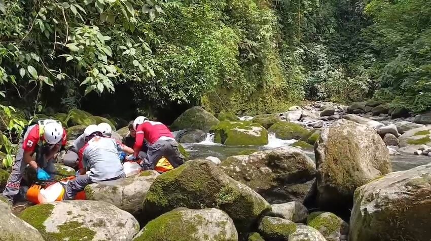 Emanuel Veitch y su hijastro Elderson Godínez murieron ahogados en Pocora. Foto autorizada por Sara Badilla.