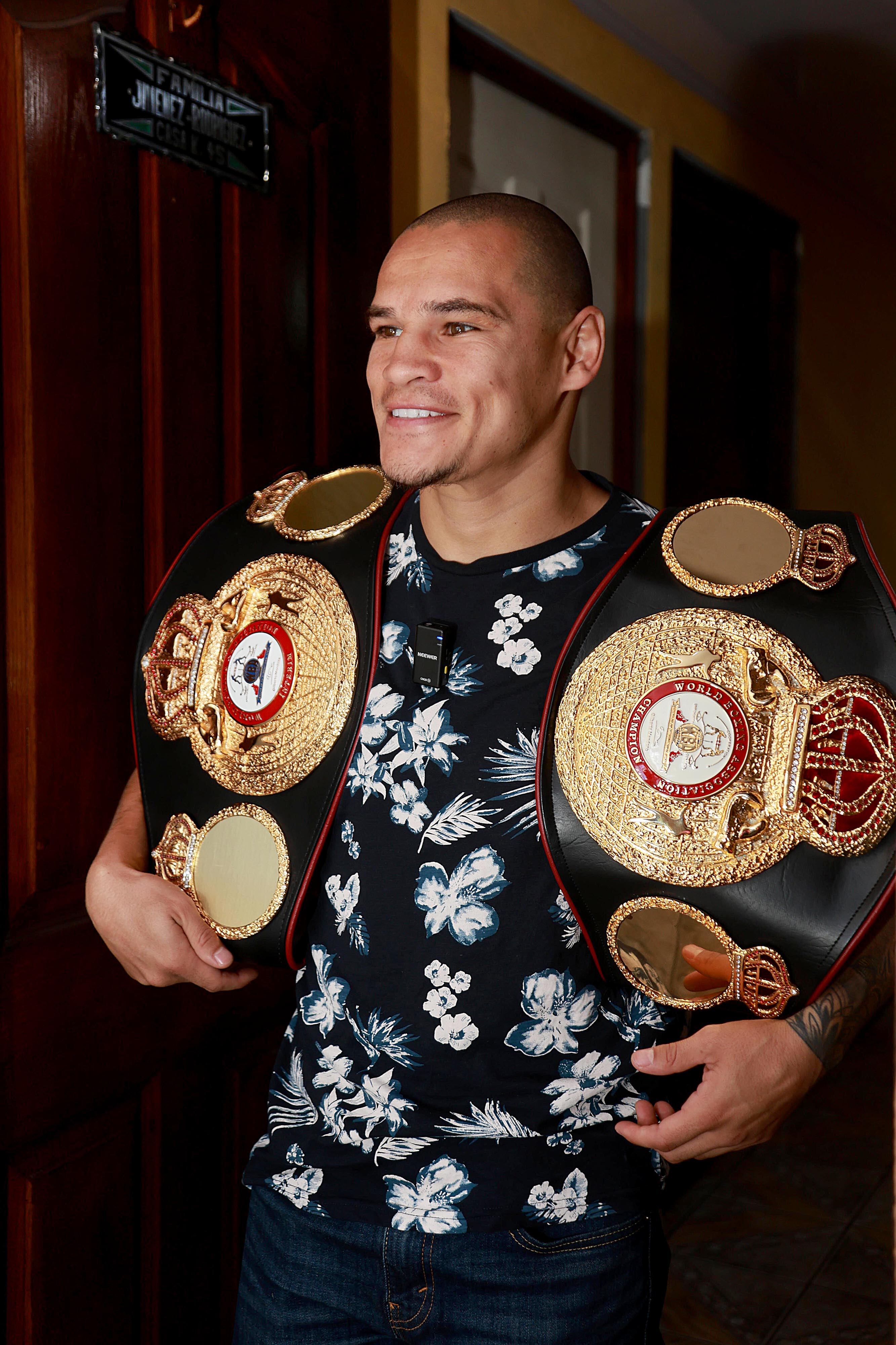 25/04/2024    Cartago. David “Medallita” Jiménez, quien recientemente se proclamó en Campeón Mundial Interino Supermosca (115 libras) de la Asociación Mundial de Boxeo (AMB) se reunió con su familia en la casa de sus padres y habló de su carrera, sacrificios y logros, y de su futuro como boxeador profesional. Foto: Rafael Pacheco Granados