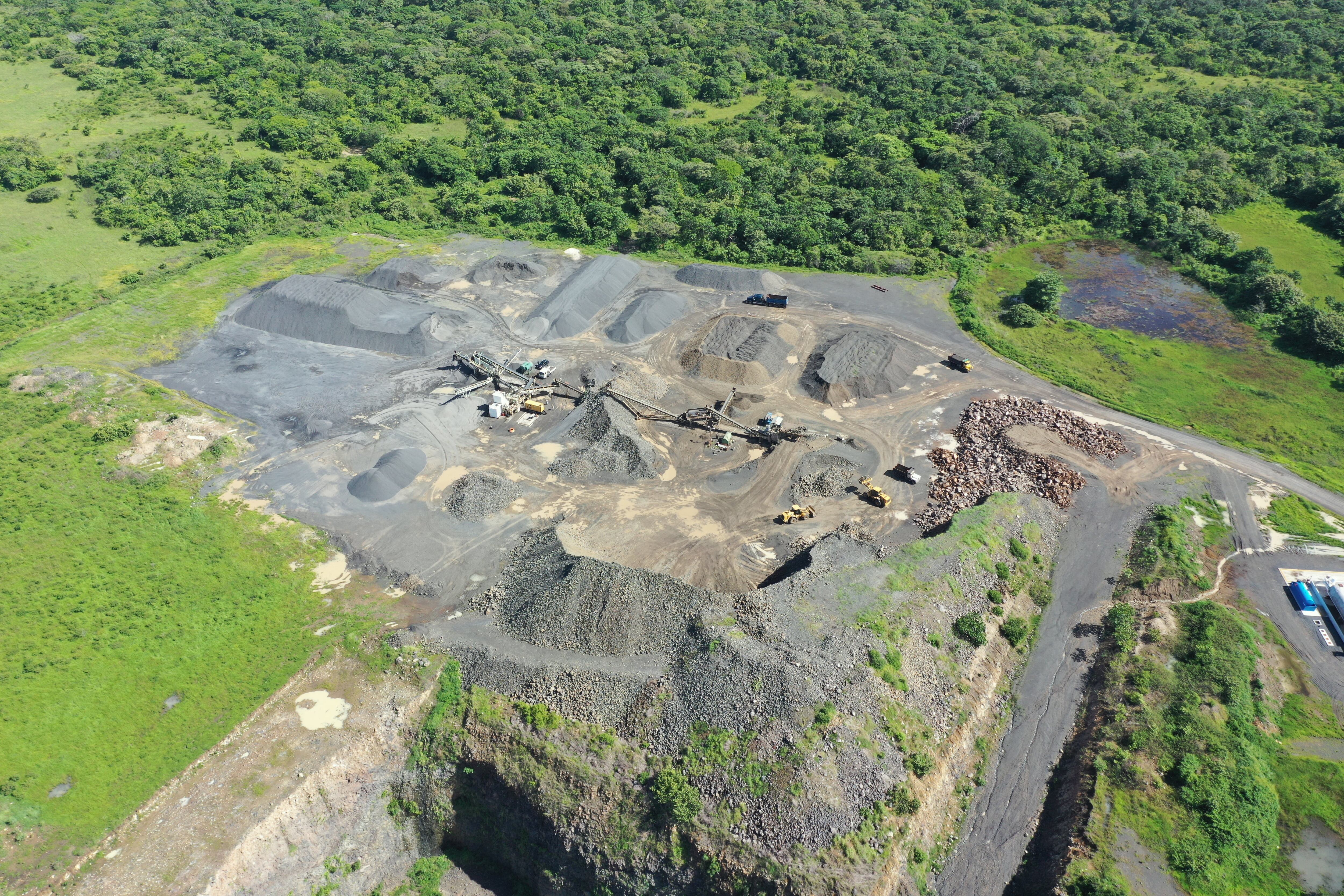 El Centro de Eventos Pedregal se ha expandido sin control, poniendo en riesgo áreas naturales reservadas, según denuncian los vecinos.