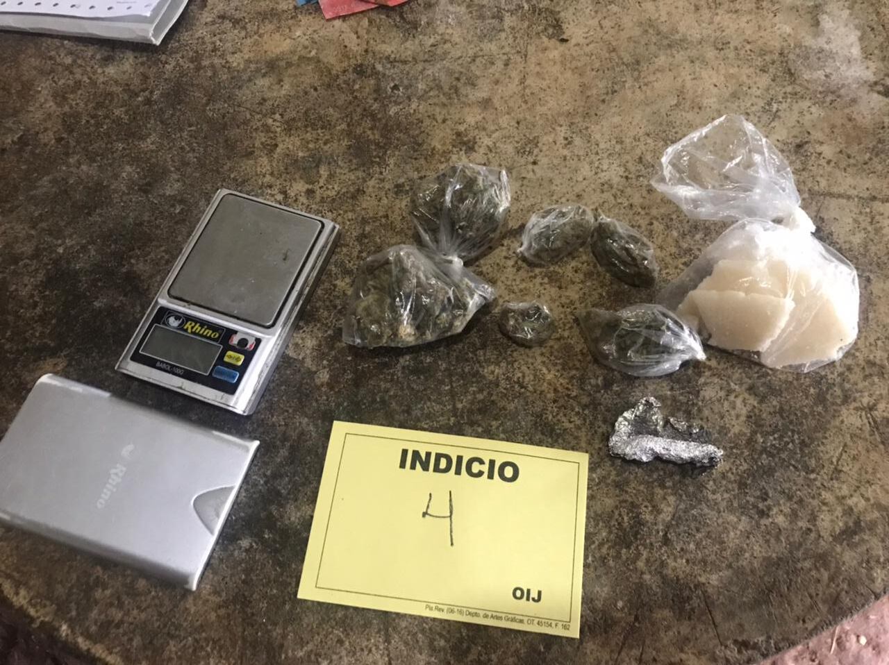 El OIJ de Los Chiles allanó casa de una pareja de 23 años y los detuvo por ventas de droga. Foto: OIJ