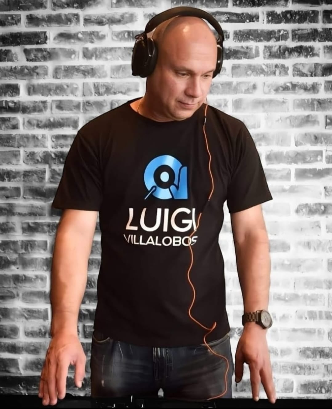 Locutor Luigi Villalobos