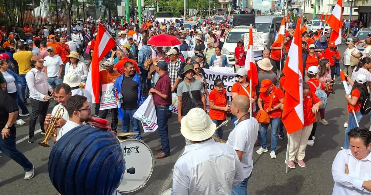 Manifestación de diversos factores contra el gobierno