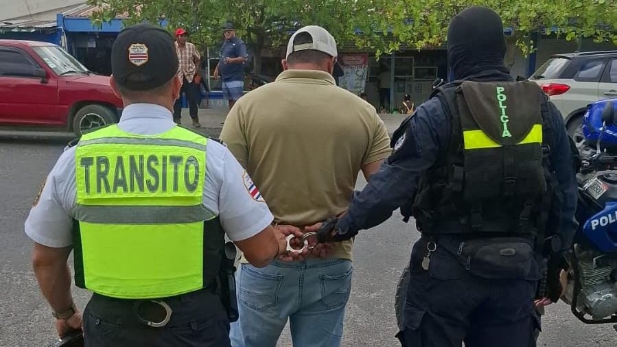 Un hombre de apellidos Coronado Coronado, de 42 años, fue detenido por las autoridades como sospechoso de los delitos de agresión y daños. Foto: MSP