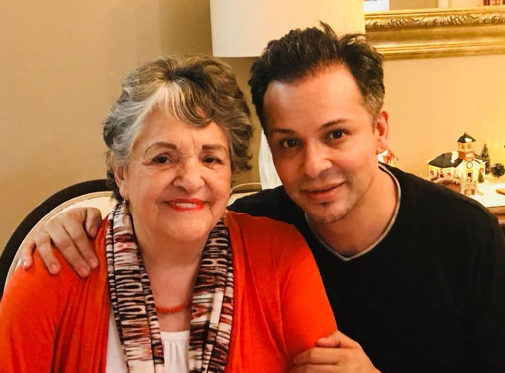 Maquillista Ángel Rafael González y sus padres Elizabeth Aguilar y Rafael Calderón.