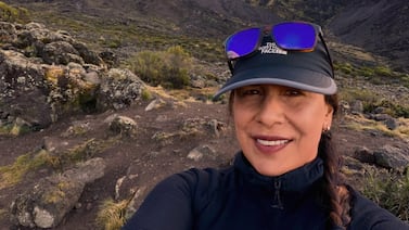 ¿Por qué la escaladora Ligia Madrigal está tan feliz en África a casi 6 mil metros de altura?
