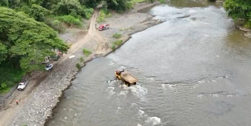Operador de maquinaria la vio horrible por crecida de río