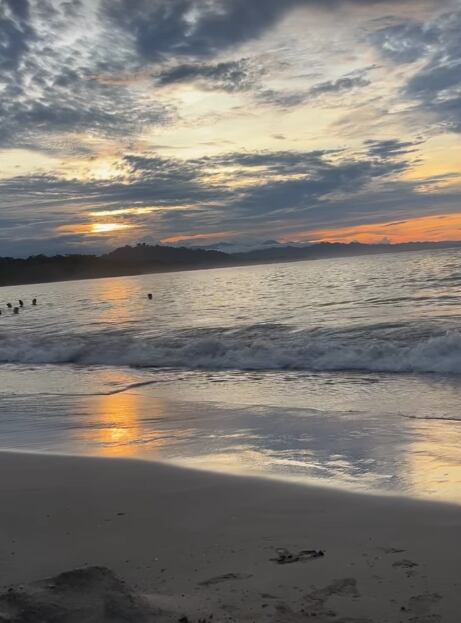 Naomy compartió con sus seguidores un video donde se aprecia un espectacular atardecer.